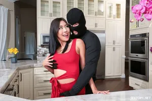 Chịch cô nhân viên nữ đáng ghét trong công ty