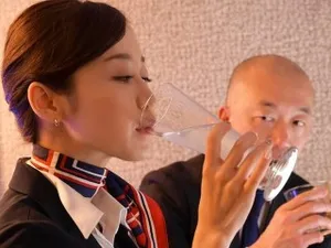 Trò chơi thủ dâm bằng dương vật giả của Taylor và người bạn đồng tính nữ