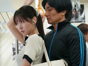 Lặng nhìn bạn gái bị đàn anh đụ ngay trước mắt