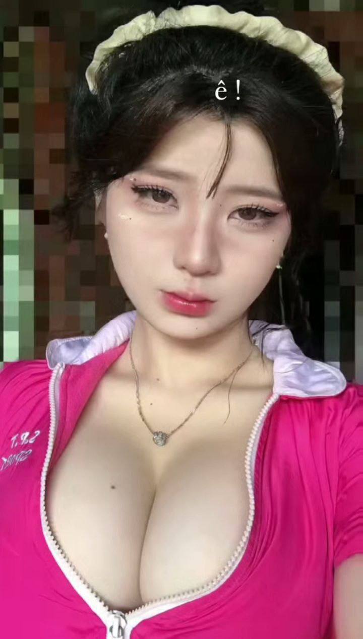 Đang địt em gái thì bị mẹ phát hiện...